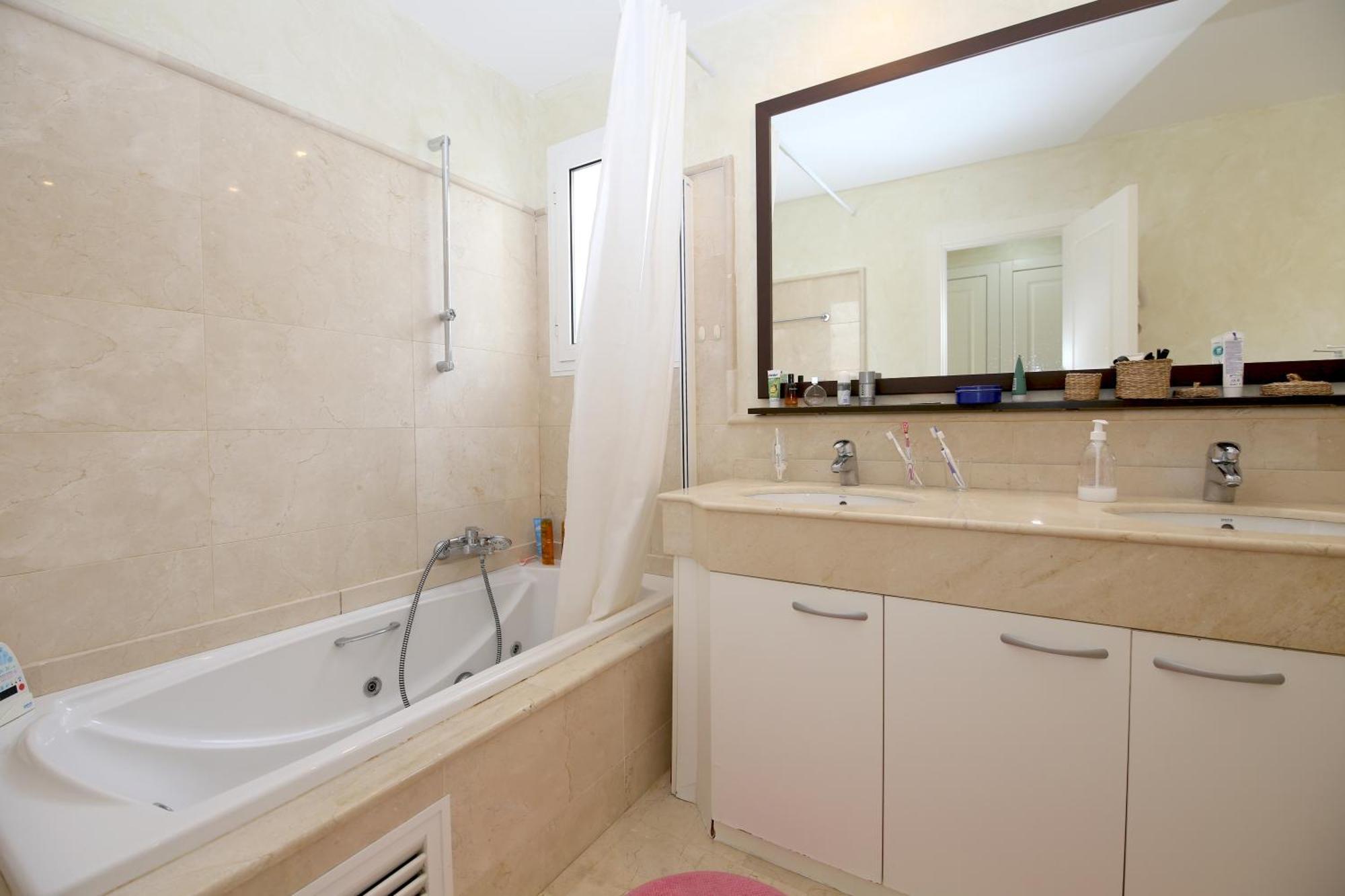 Apartamento San Pedro Beachside Abril *